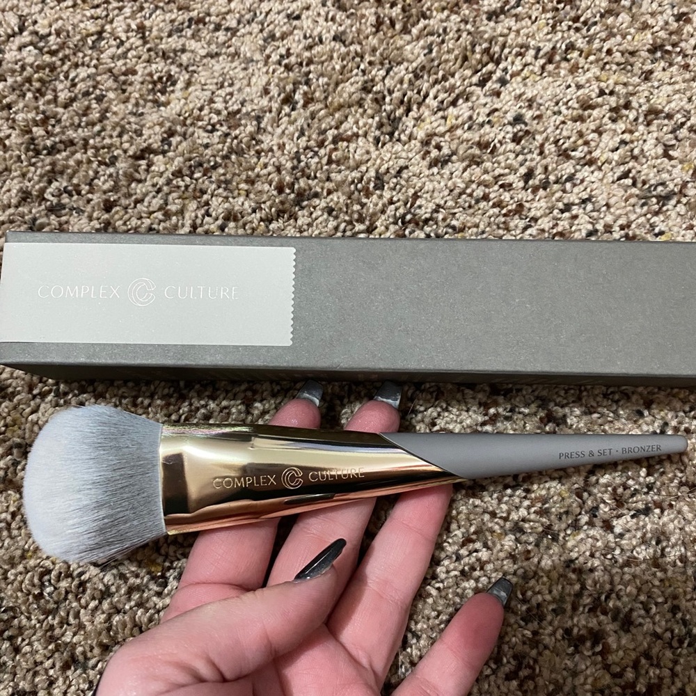Complex culture bronzer brush